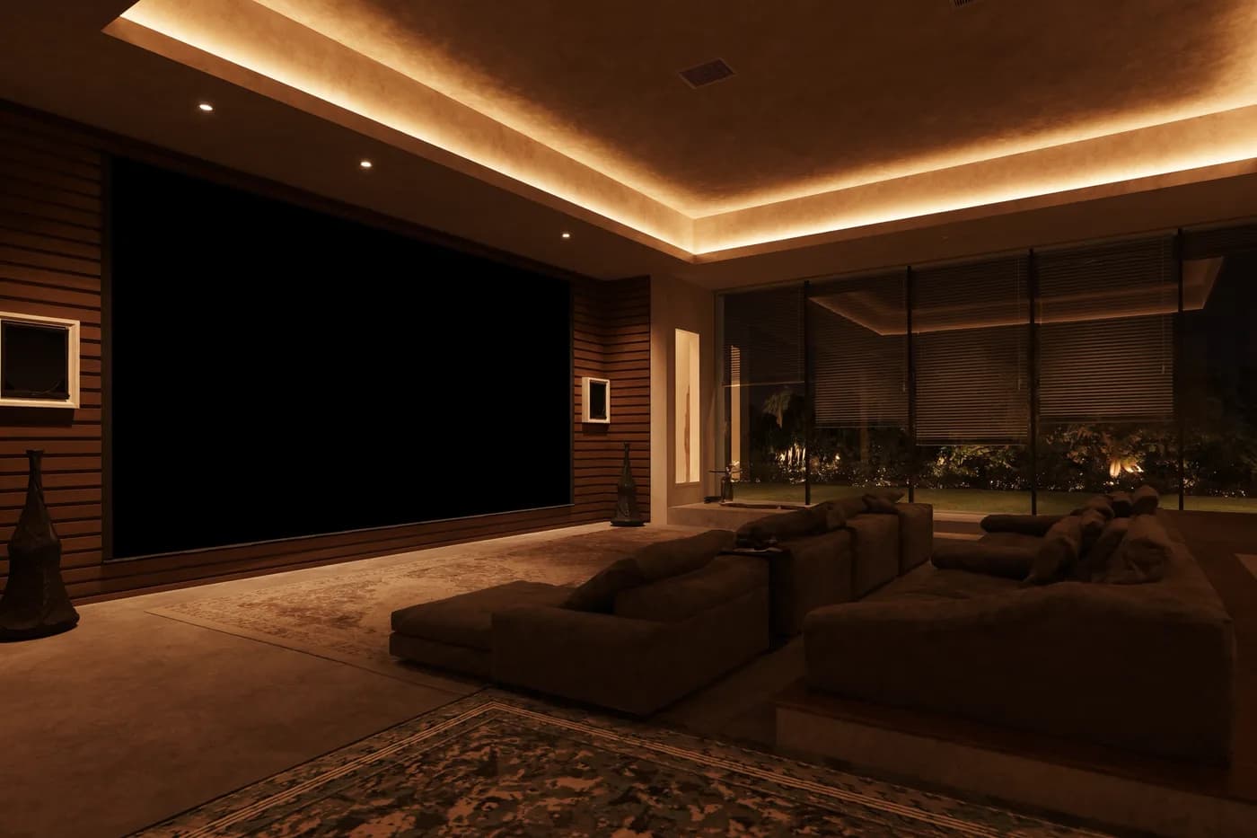 Sala de mídia à noite, com iluminação indireta e vista para o jardim